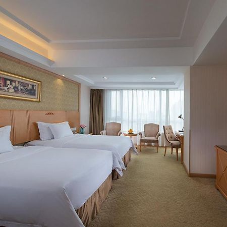 Vienna International Hotel Shenyang Railway Station Exterior foto
