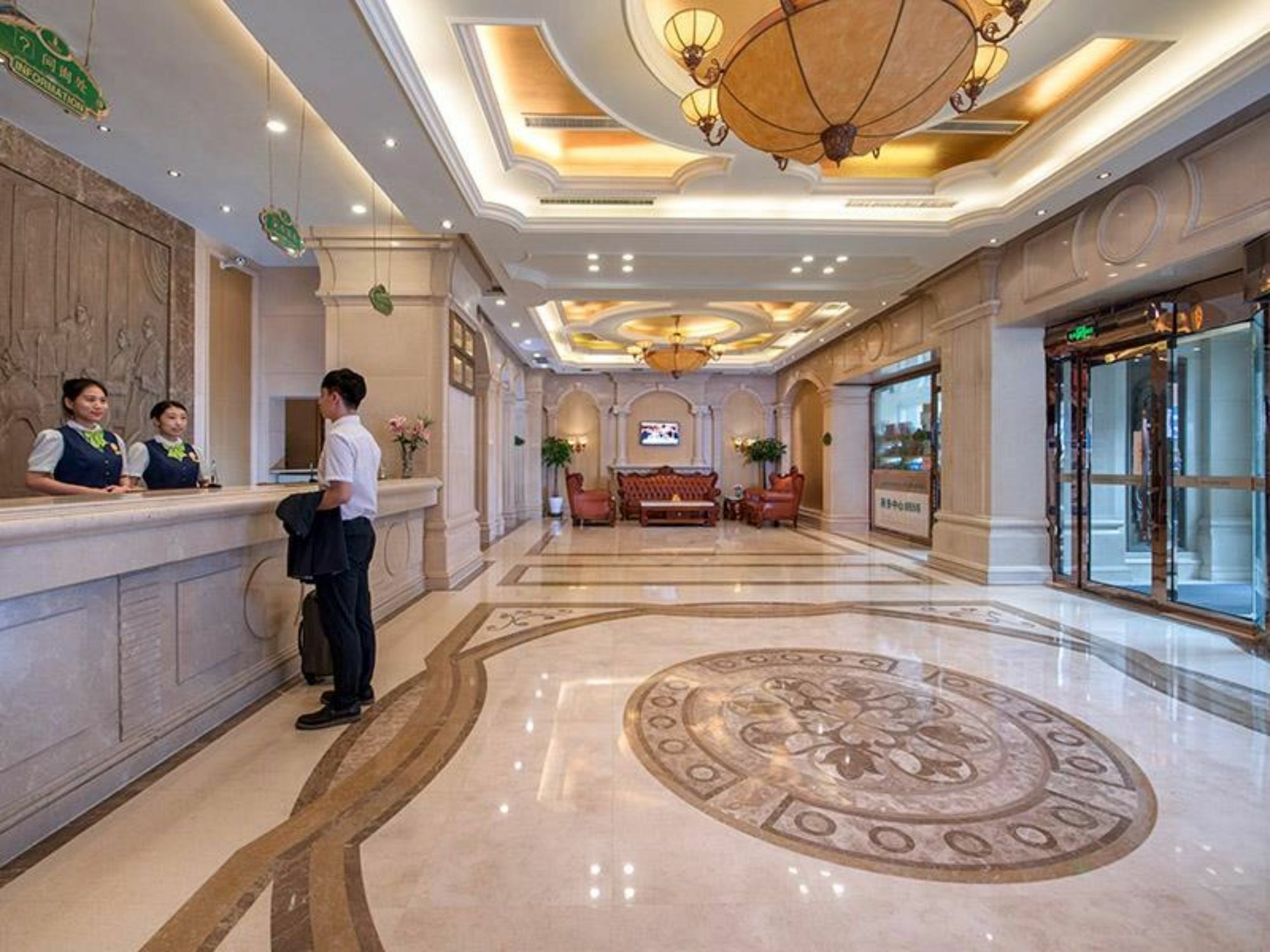 Vienna International Hotel Shenyang Railway Station Exterior foto